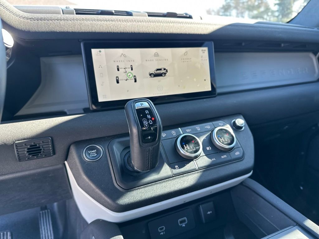 Used 2023 Land Rover Defender 90 S image 28