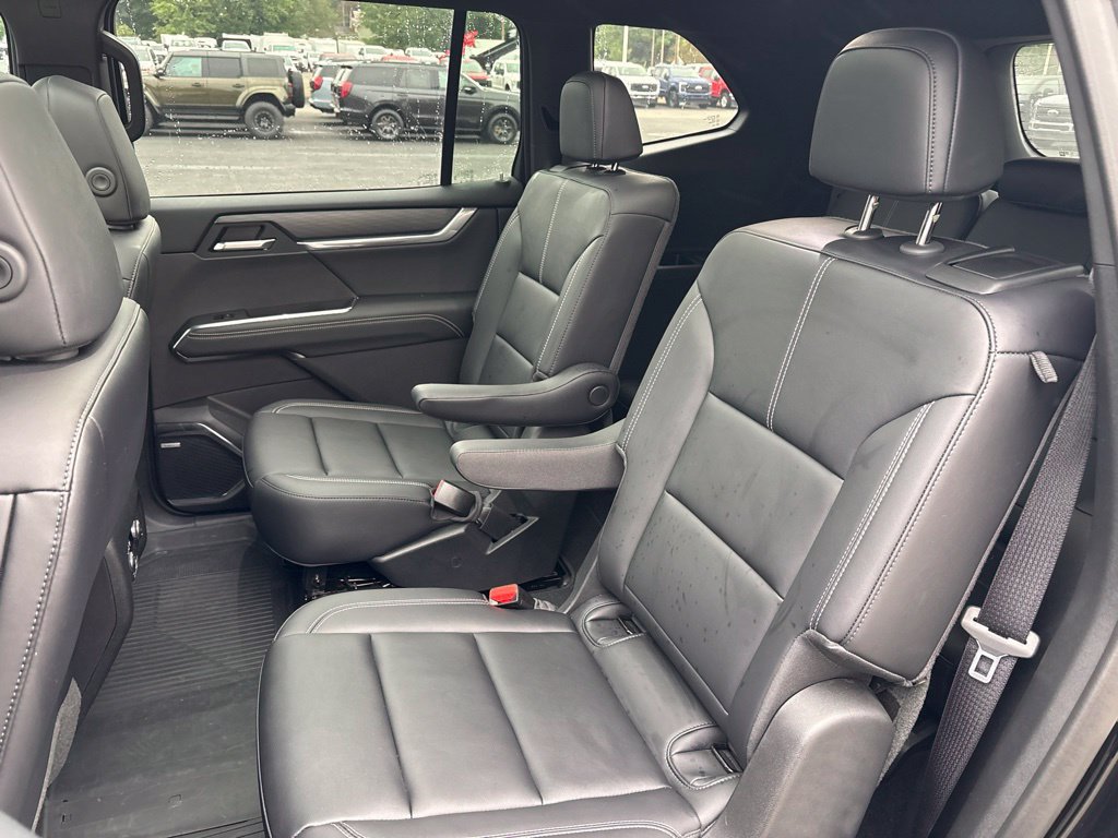Used 2025 GMC Acadia Elevation w/ Elevation Premium Package FWD image 8