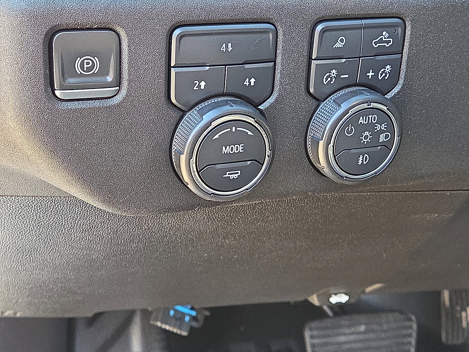 Used 2024 Chevrolet Silverado 2500 LT w/ Convenience Package image 13