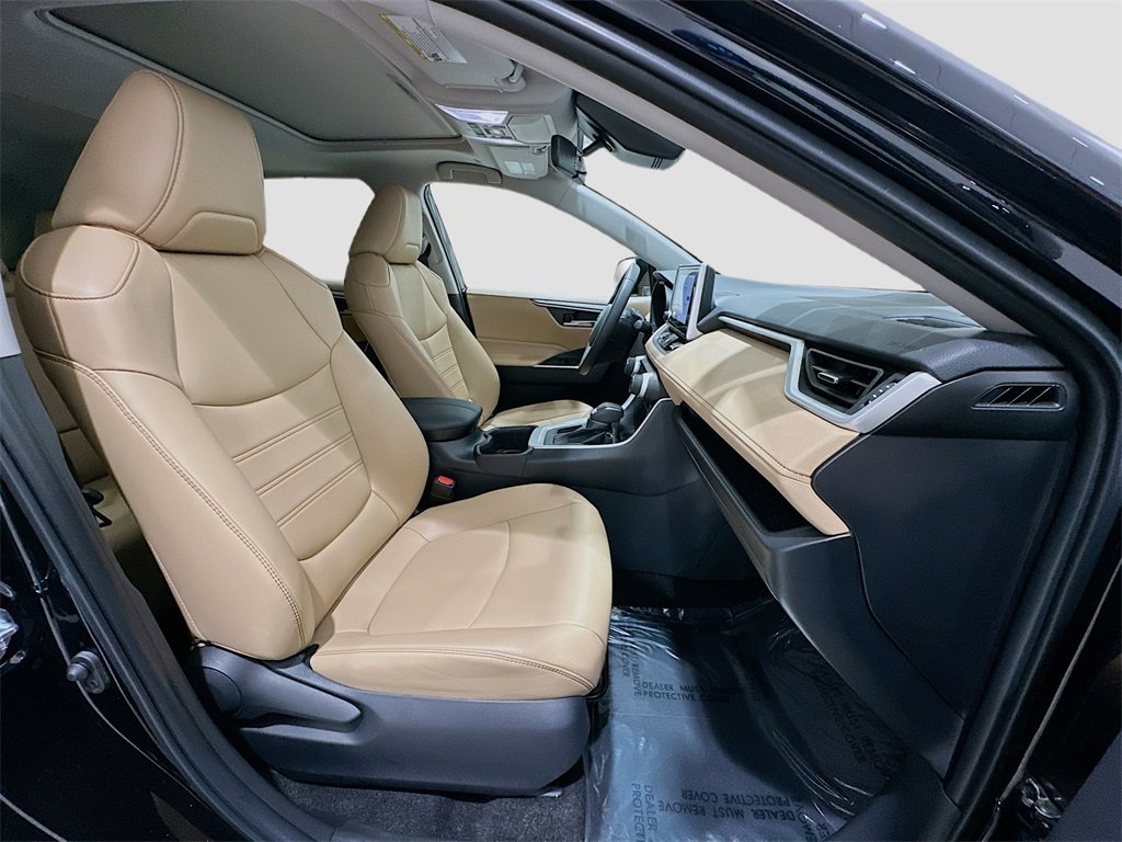 Used 2025 Toyota RAV4 XLE Premium image 28