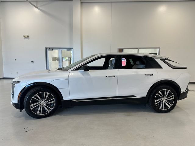 Used 2025 Cadillac Lyriq Luxury w/ LPO, Floor Liner Package AWD/4WD image 4