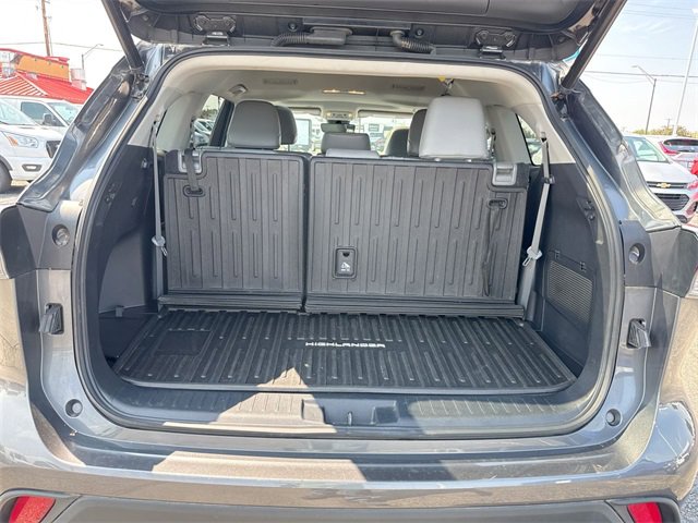 Used 2022 Toyota Highlander XLE image 25