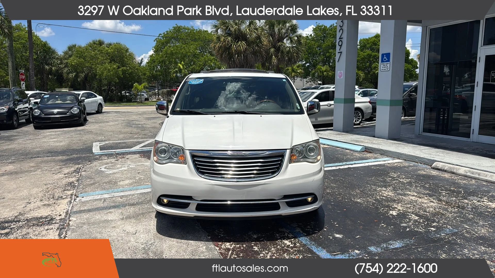 Used 2012 Chrysler Town & Country Limited w/ Luxury Group FWD image 6