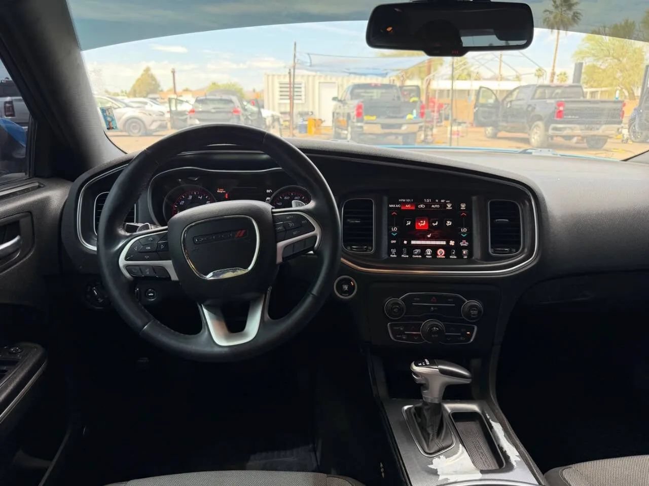 Used 2015 Dodge Charger SXT RWD image 18