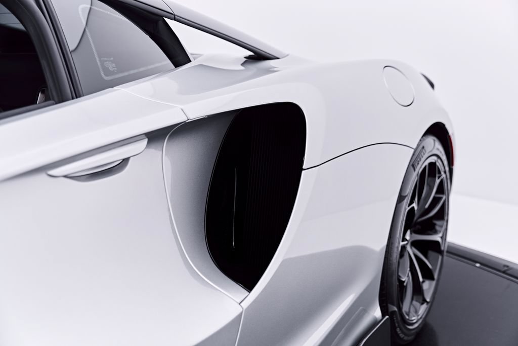 Used 2023 McLaren Artura RWD image 33