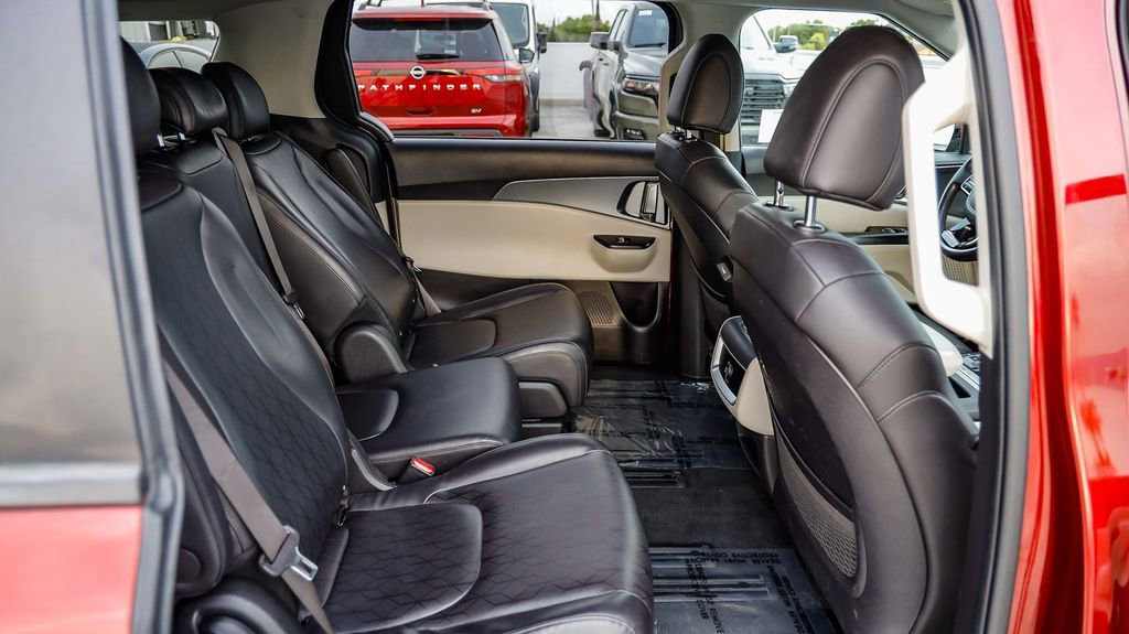 Used 2024 Kia Carnival LX image 19