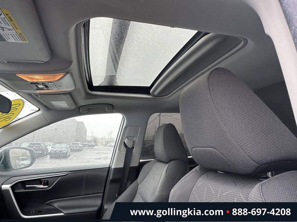 Used 2020 Toyota RAV4 XLE w/ Convenience Package AWD/4WD image 18