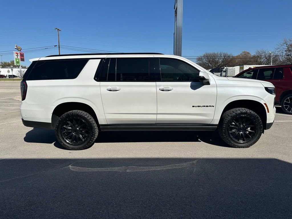 Used 2025 Chevrolet Suburban High Country AWD/4WD image 8