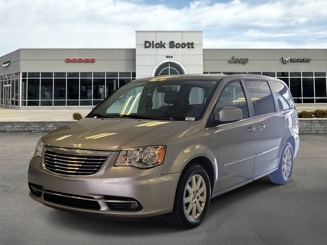 Used 2016 Chrysler Town & Country Touring FWD image 2