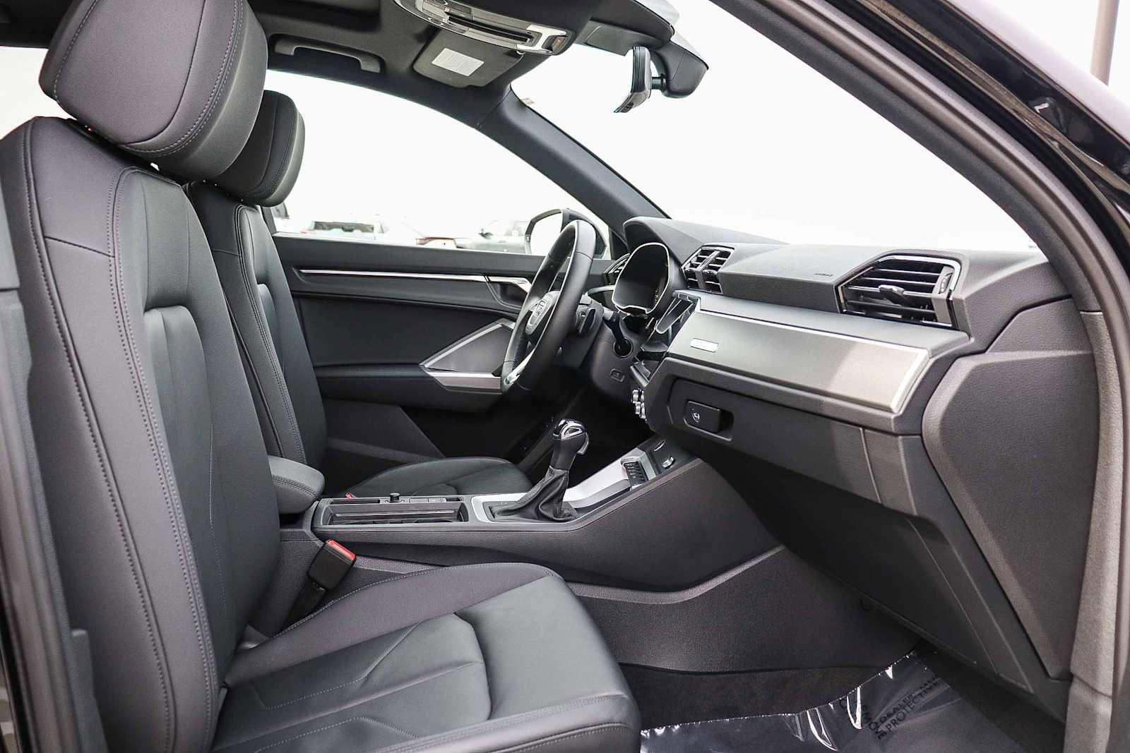 Used 2025 Audi Q3 2.0T Premium Plus w/ Premium Plus Package image 22
