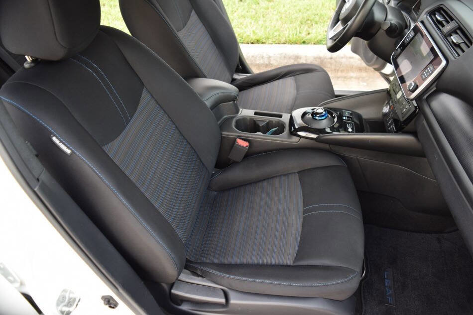 Used 2022 Nissan Leaf SV image 50