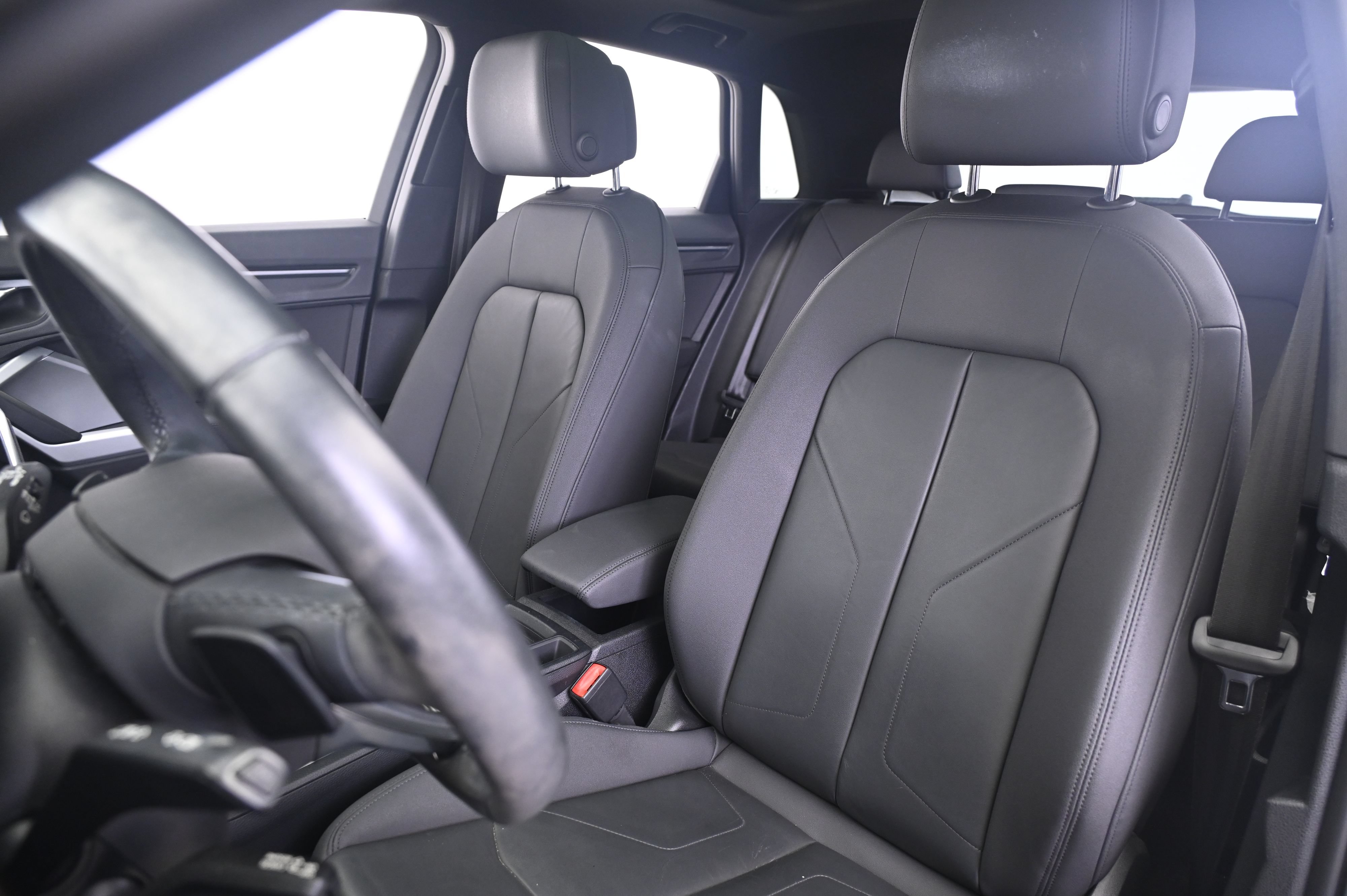 Used 2021 Audi Q3 2.0T Premium w/ Convenience Package AWD/4WD image 5