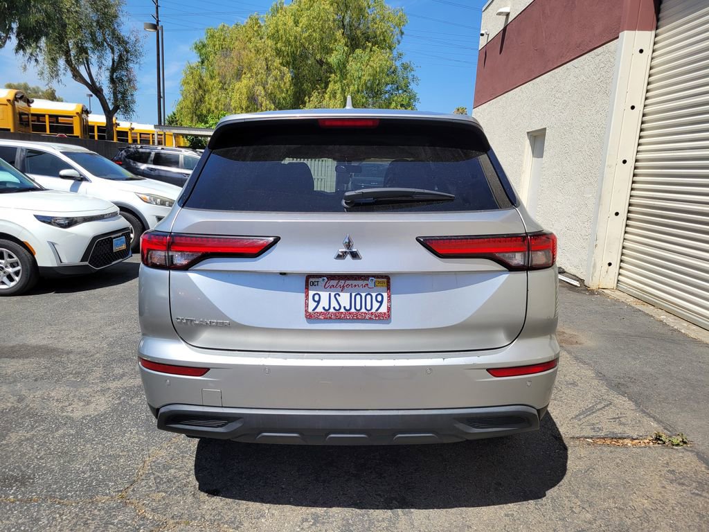 Used 2024 Mitsubishi Outlander ES FWD image 3