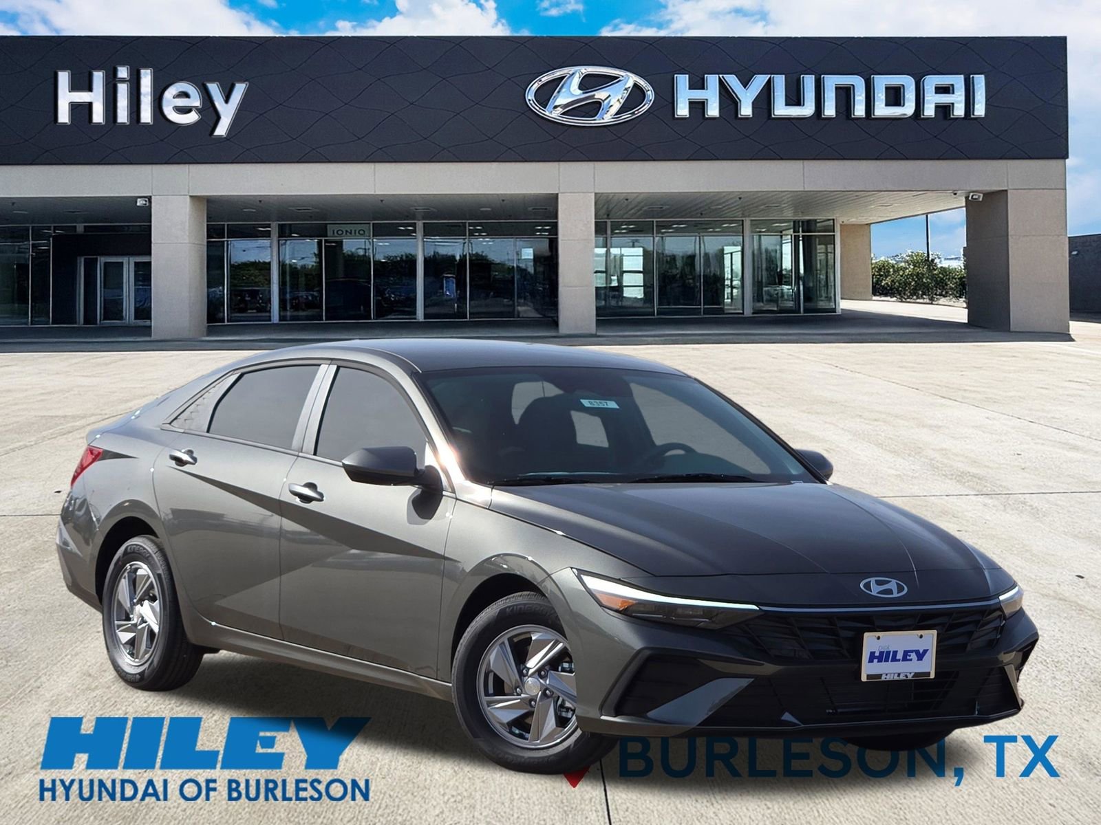 New 2026 Hyundai Elantra SE FWD video 2
