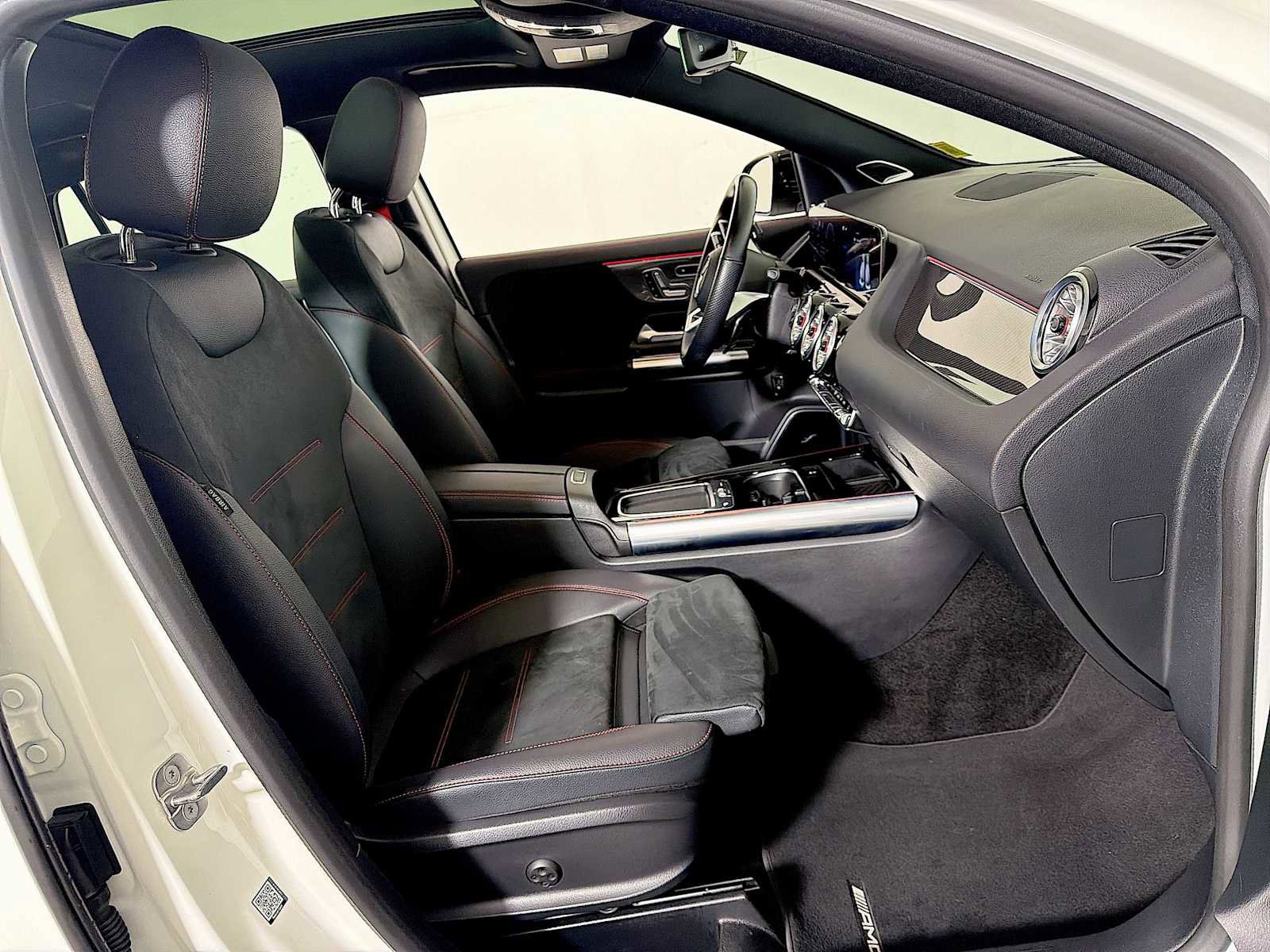 Used 2025 Mercedes-Benz GLA 35 AMG 4MATIC image 23