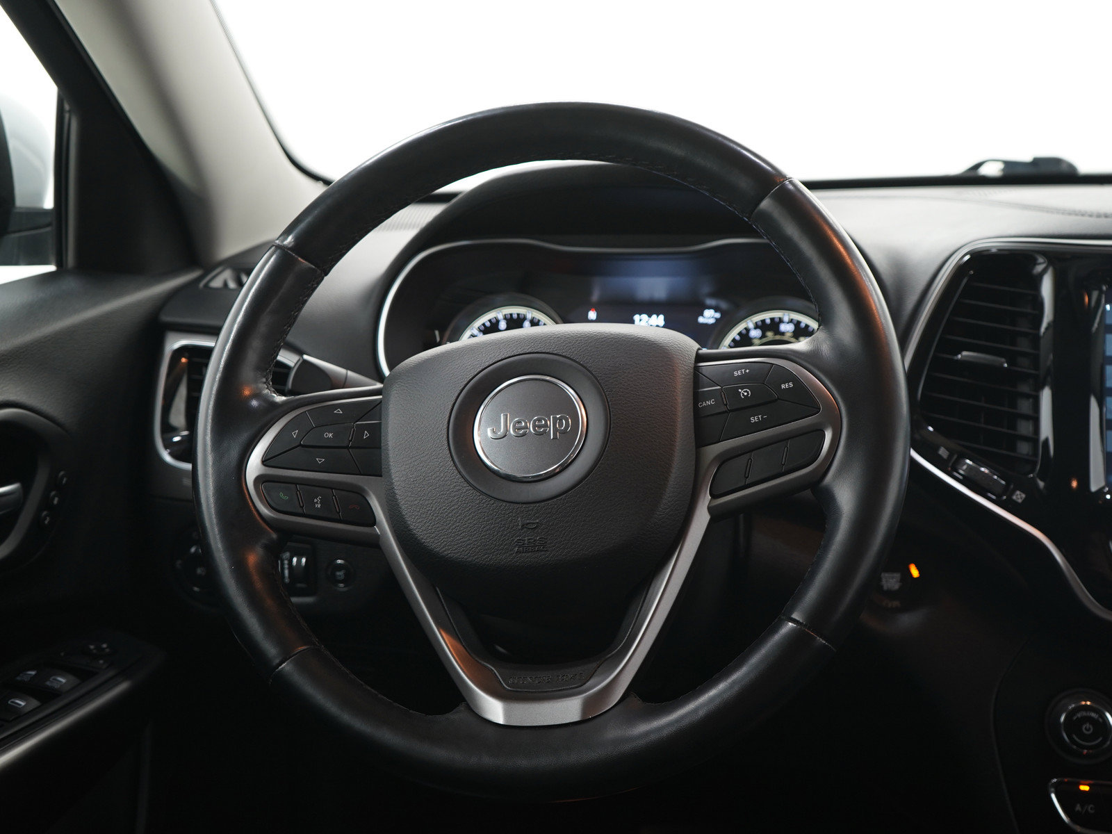 Used 2020 Jeep Cherokee Limited AWD/4WD image 14