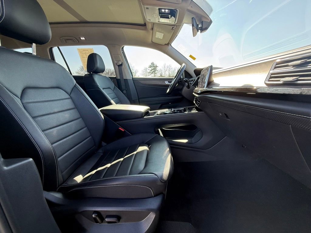 Used 2025 Volkswagen Atlas SEL image 33
