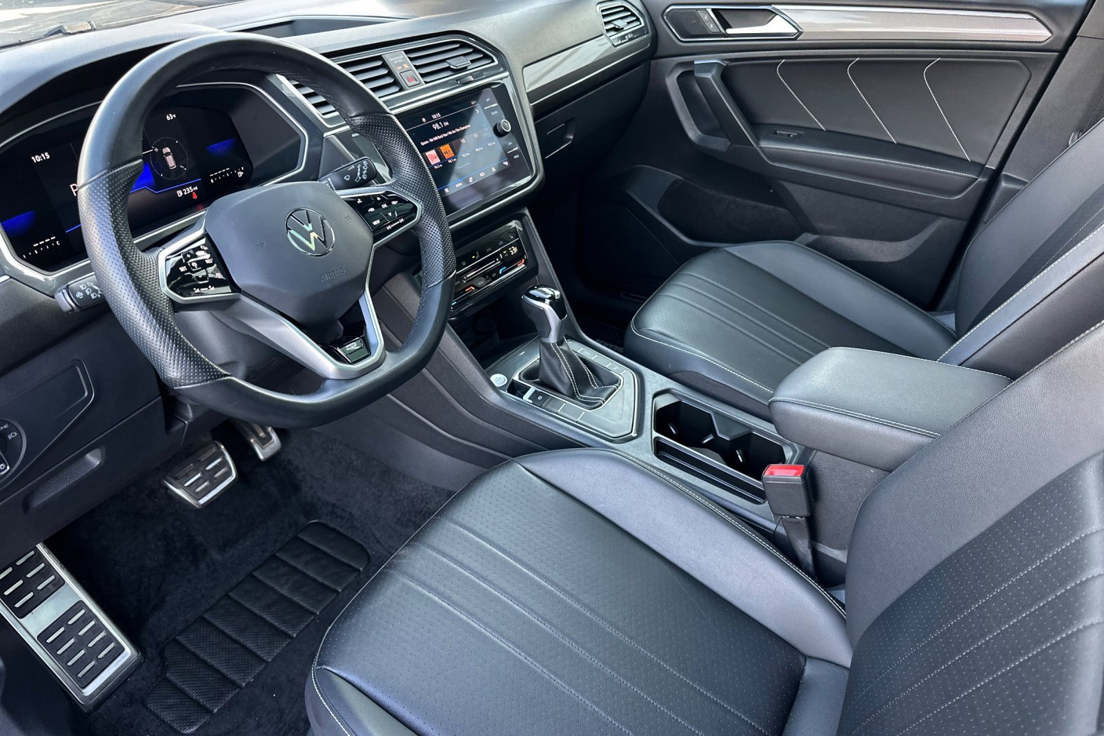 Certified 2024 Volkswagen Tiguan SE R-Line image 10