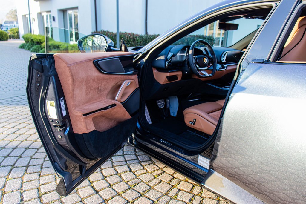 Certified 2024 Ferrari Purosangue Base image 33