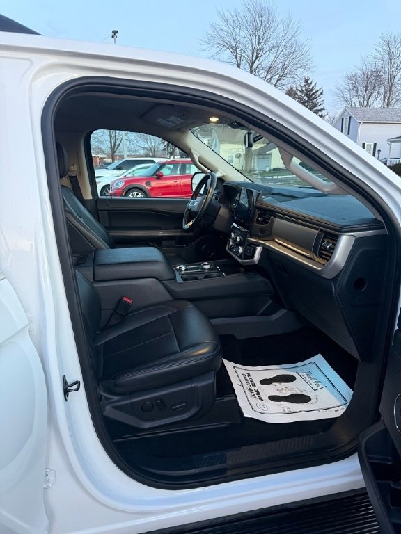 Used 2024 Ford Expedition Max XLT image 18