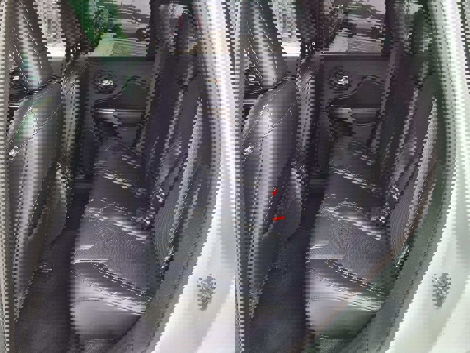 Used 2019 Jeep Cherokee Limited image 10