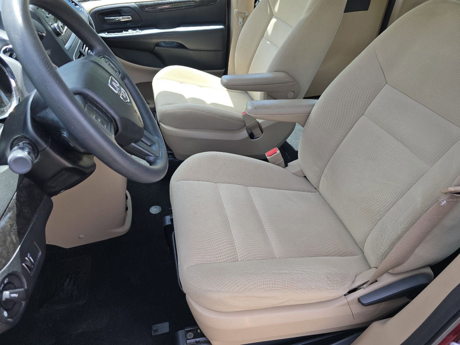 Used 2014 Dodge Grand Caravan American Value Package FWD image 16