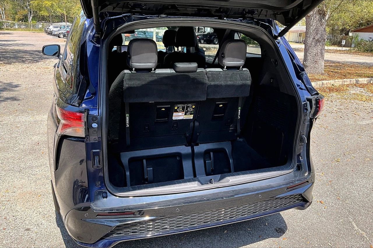 Used 2022 Toyota Sienna XSE w/ XSE Plus Package image 38