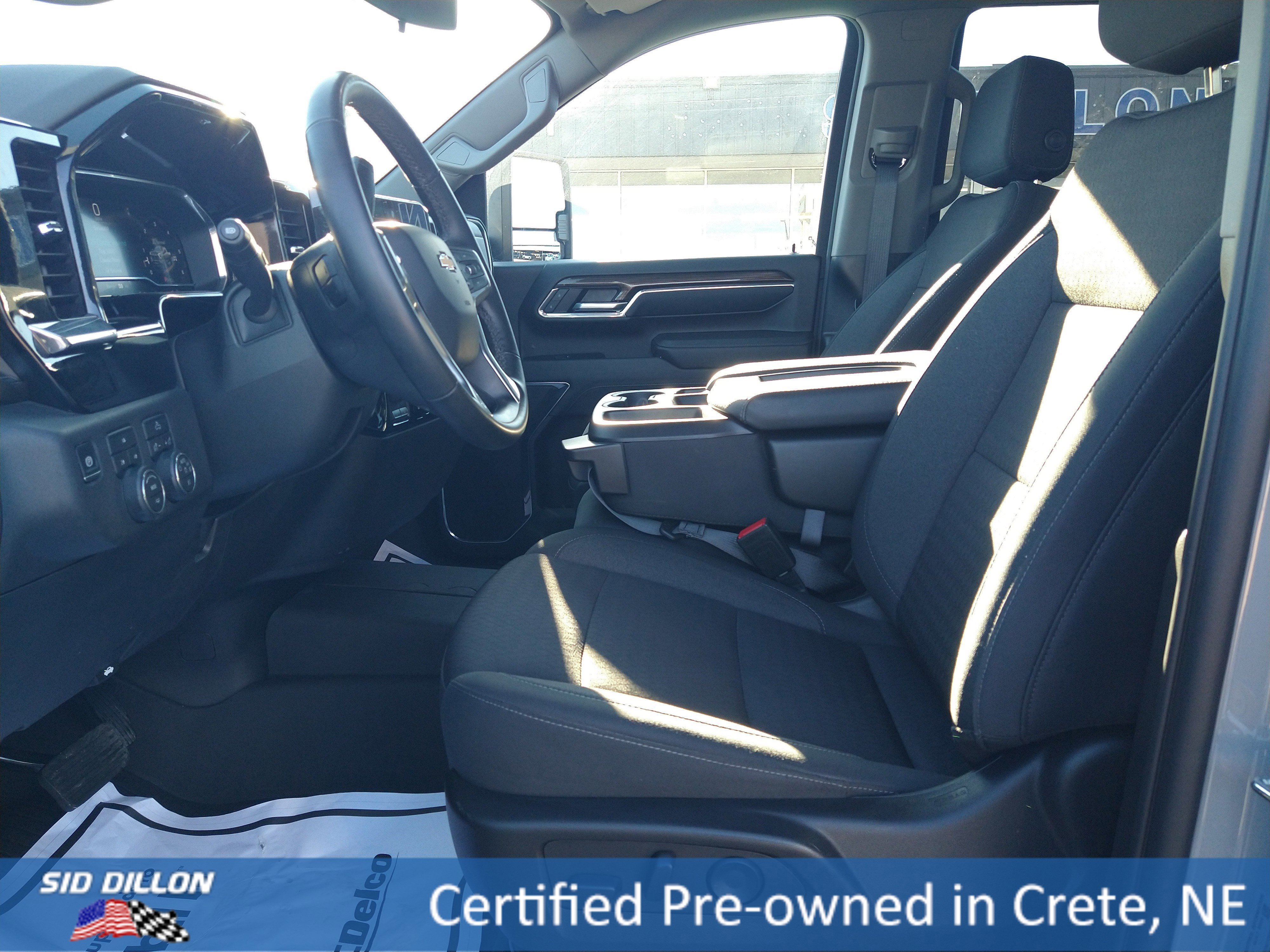 Used 2024 Chevrolet Silverado 2500 LT image 3