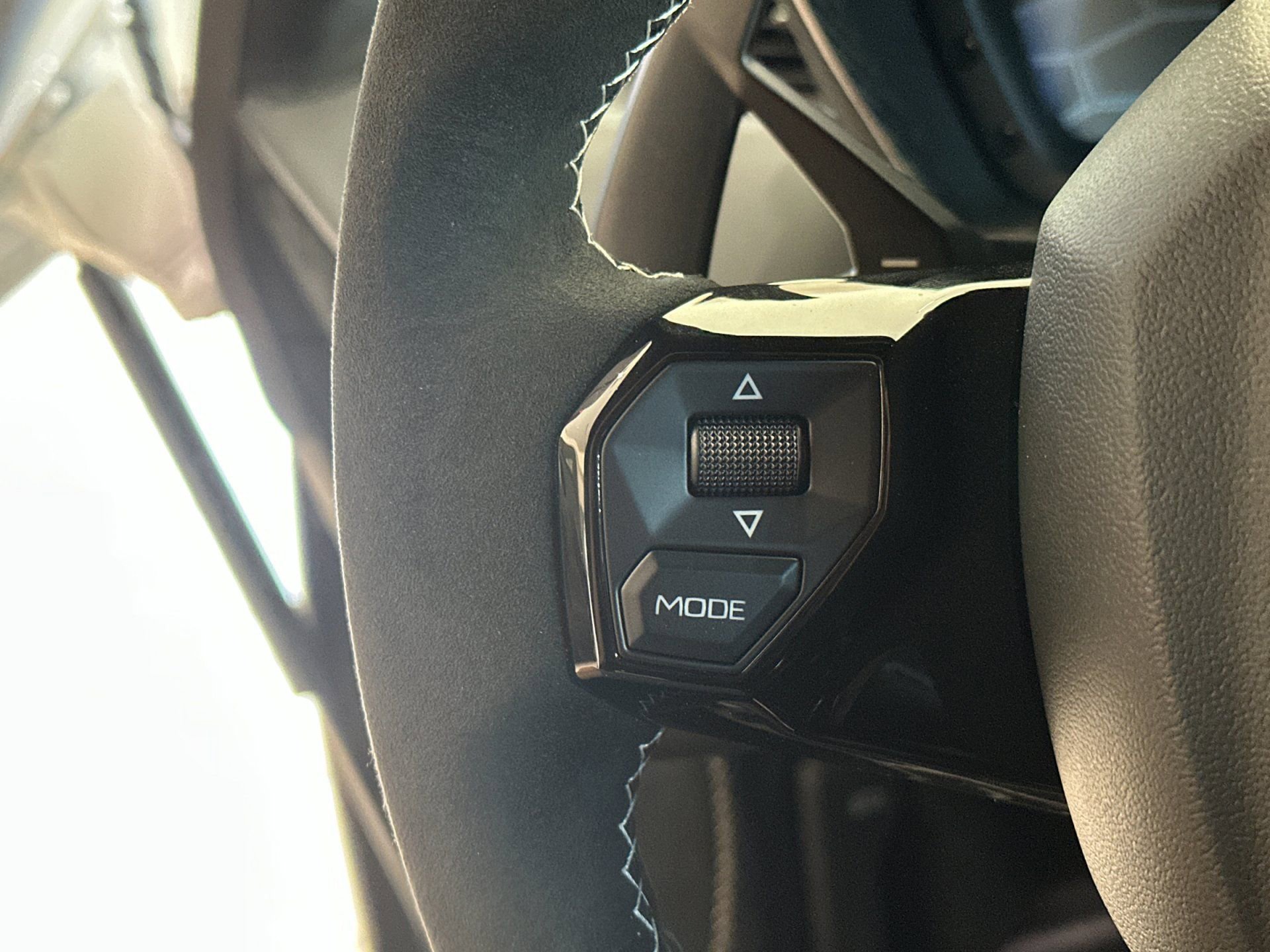 Used 2021 Lamborghini Aventador SVJ image 25