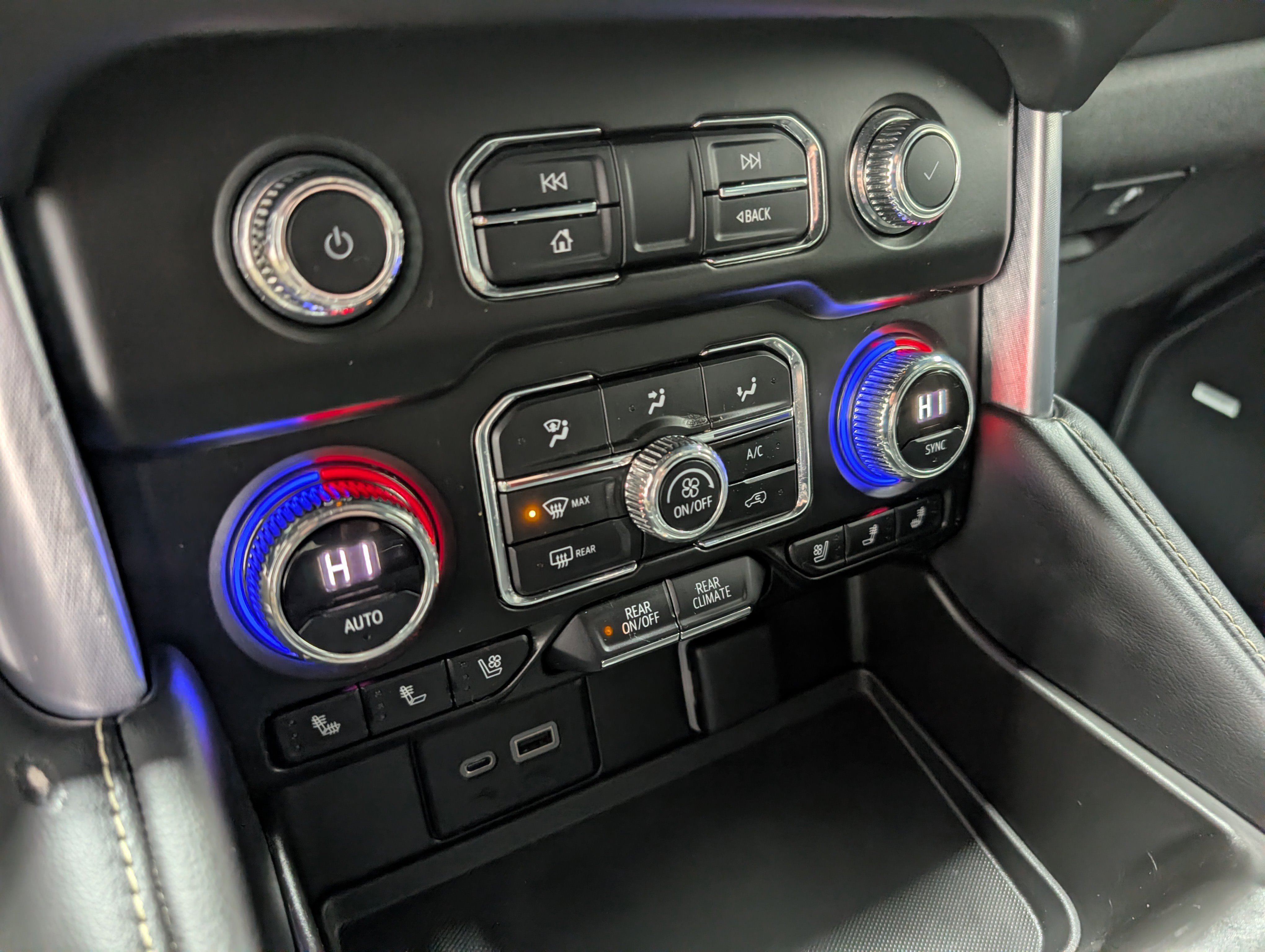 Used 2022 GMC Yukon XL SLT w/ SLT Luxury Package image 29