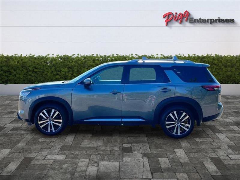 Used 2024 Nissan Pathfinder Platinum w/ Cargo Package AWD/4WD image 3
