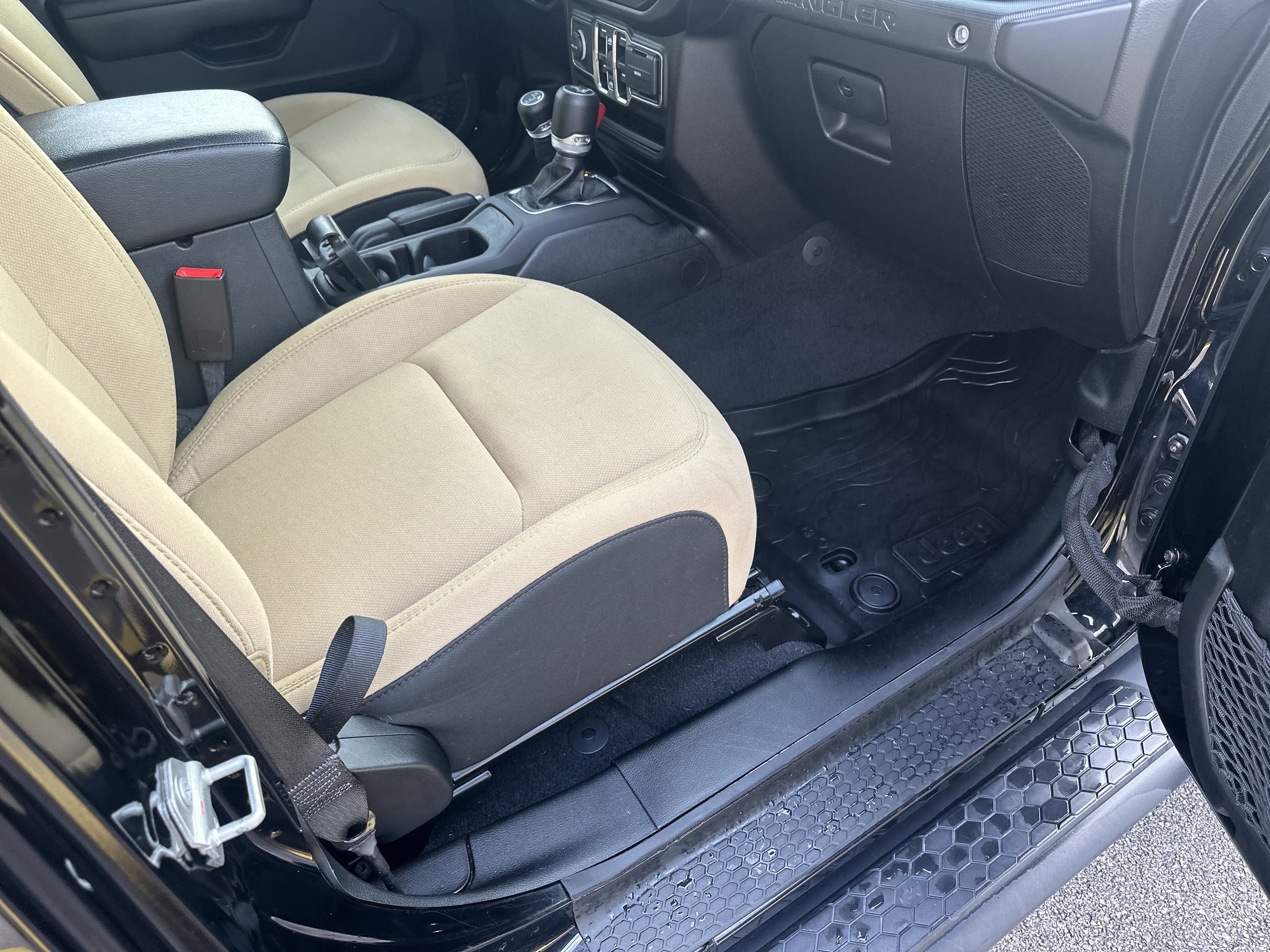 Used 2020 Jeep Wrangler Unlimited Sport image 29