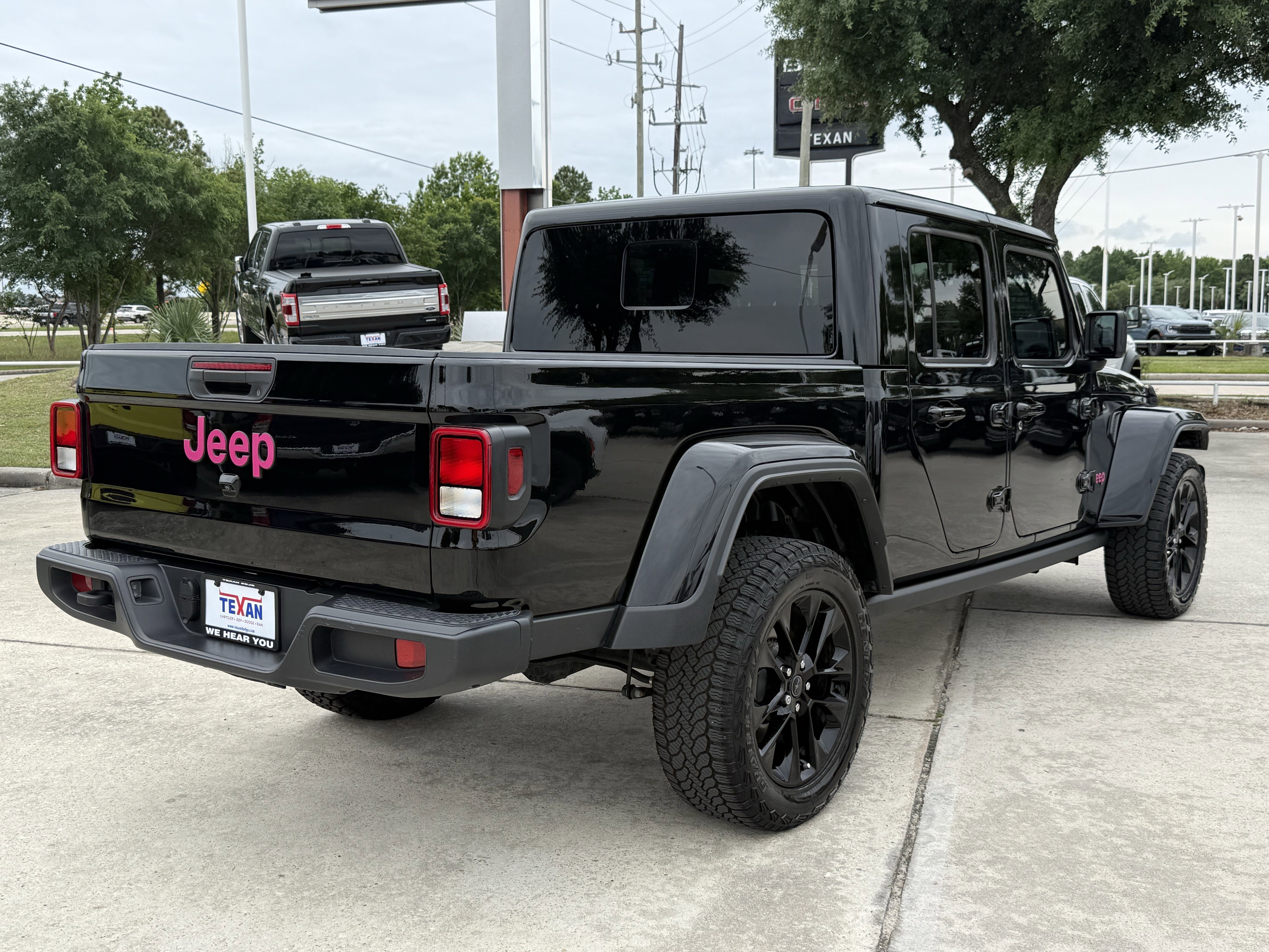 Used 2025 Jeep Gladiator Sport AWD/4WD image 5