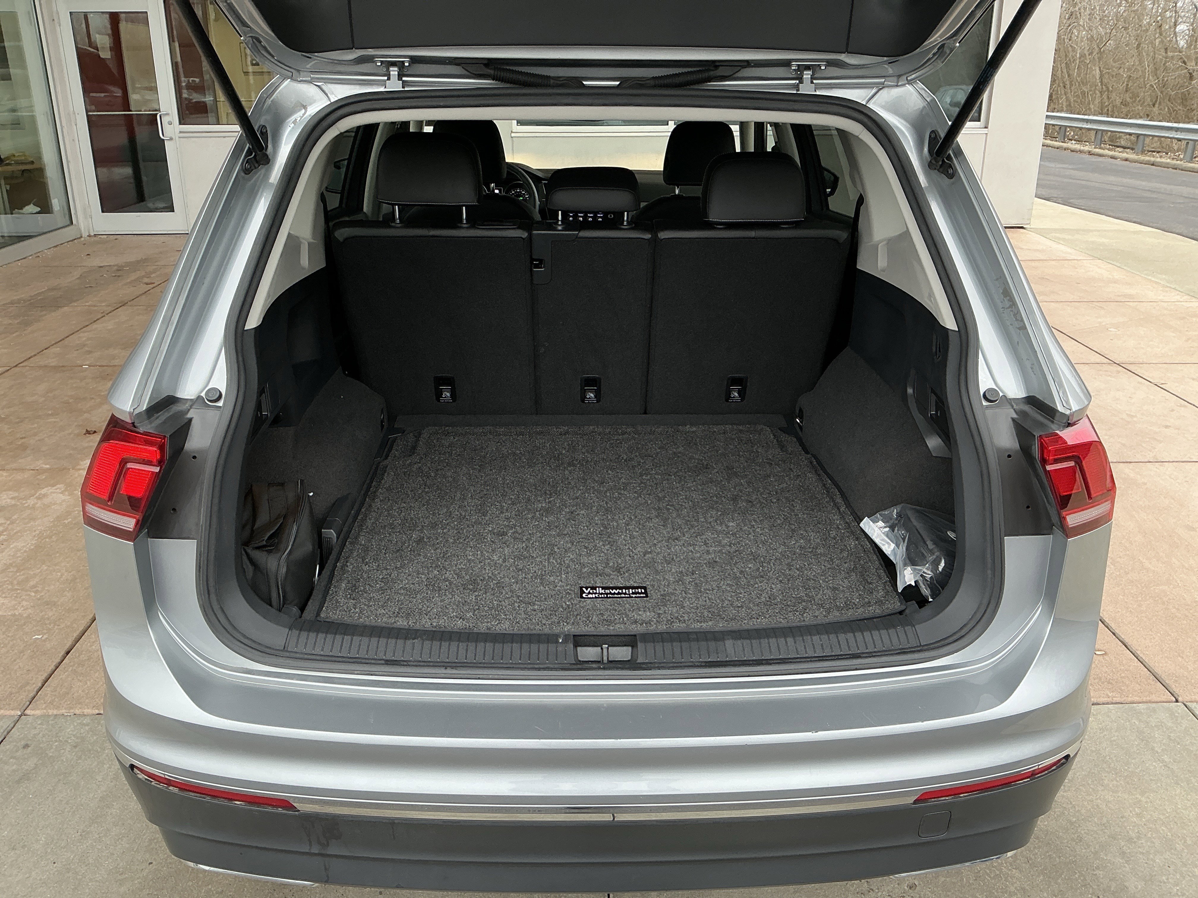 Used 2021 Volkswagen Tiguan SE w/ Panoramic Sunroof Package image 24