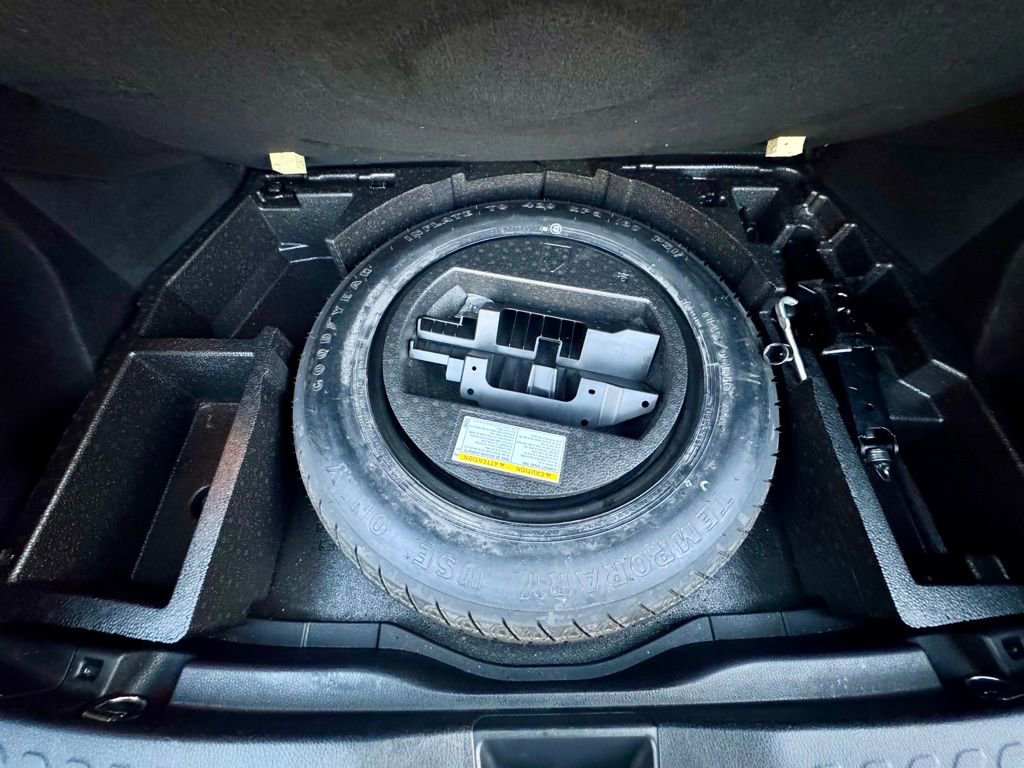 Used 2018 Toyota C-HR XLE image 11