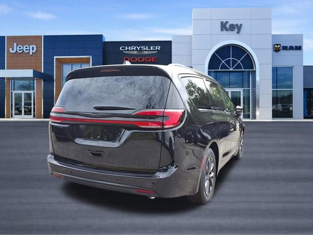 New 2025 Chrysler Pacifica Select w/ Fav Edition Package FWD image 6