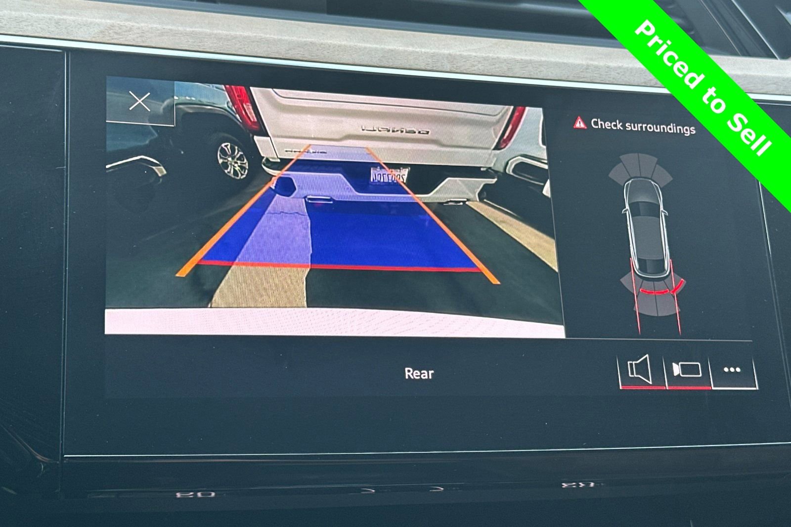 Used 2024 Audi Q8 e-tron Premium image 26