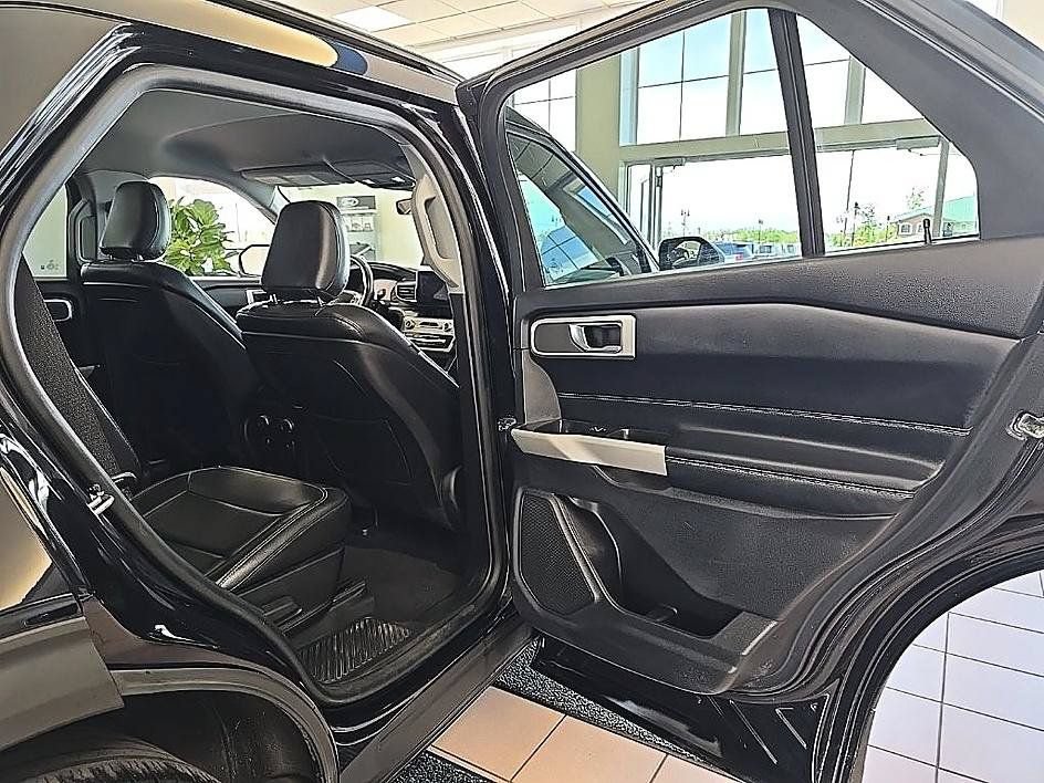 Used 2020 Ford Explorer XLT w/ Equipment Group 202A AWD/4WD image 33