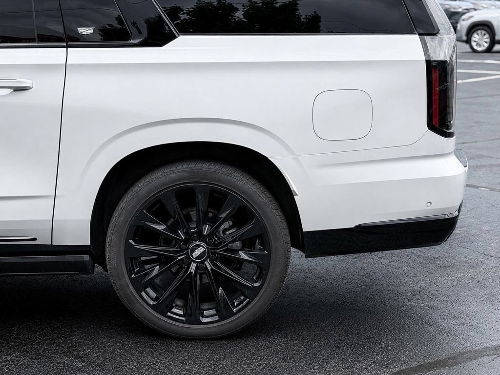 Used 2025 Cadillac Escalade ESV Sport Platinum w/ LPO, ONYX Package AWD/4WD image 4