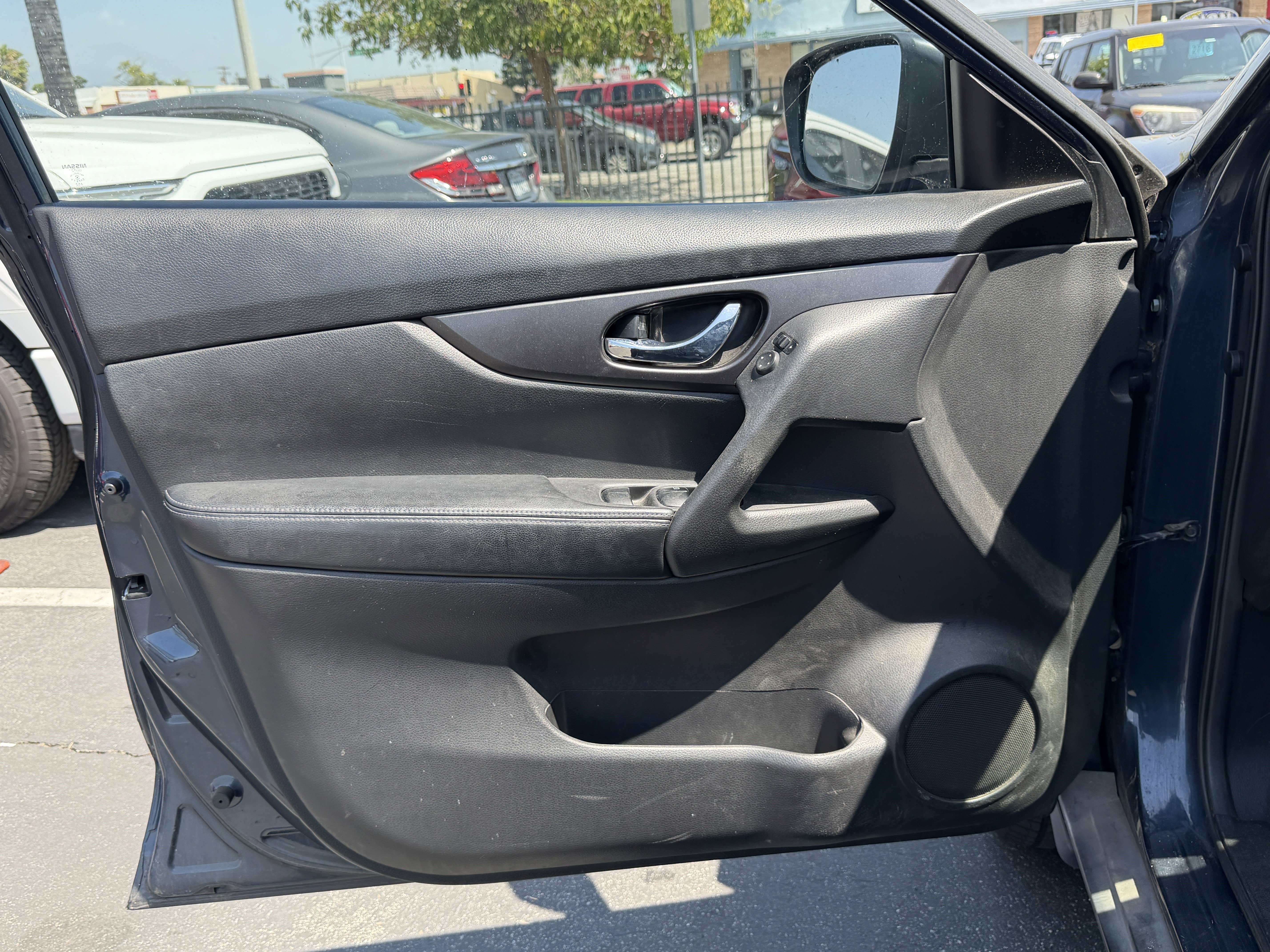 Used 2016 Nissan Rogue S image 10