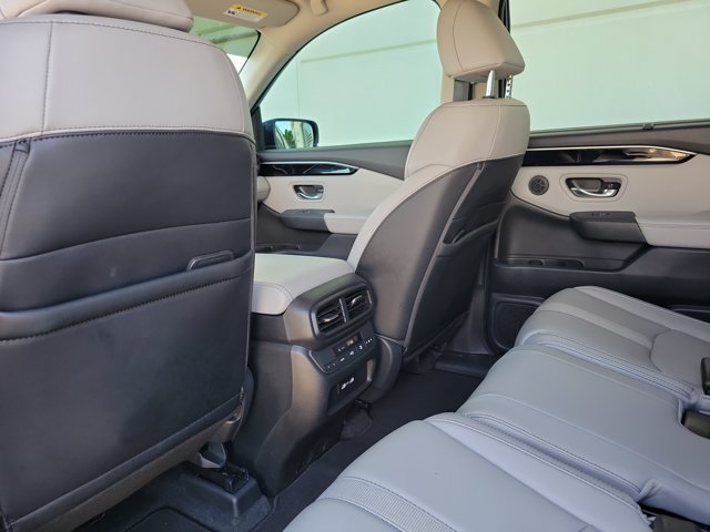 Used 2023 Honda Pilot Touring image 15