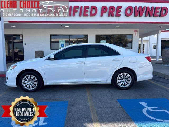 Used 2014 Toyota Camry LE image 1
