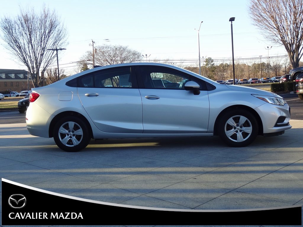 Used 2018 Chevrolet Cruze LS image 3