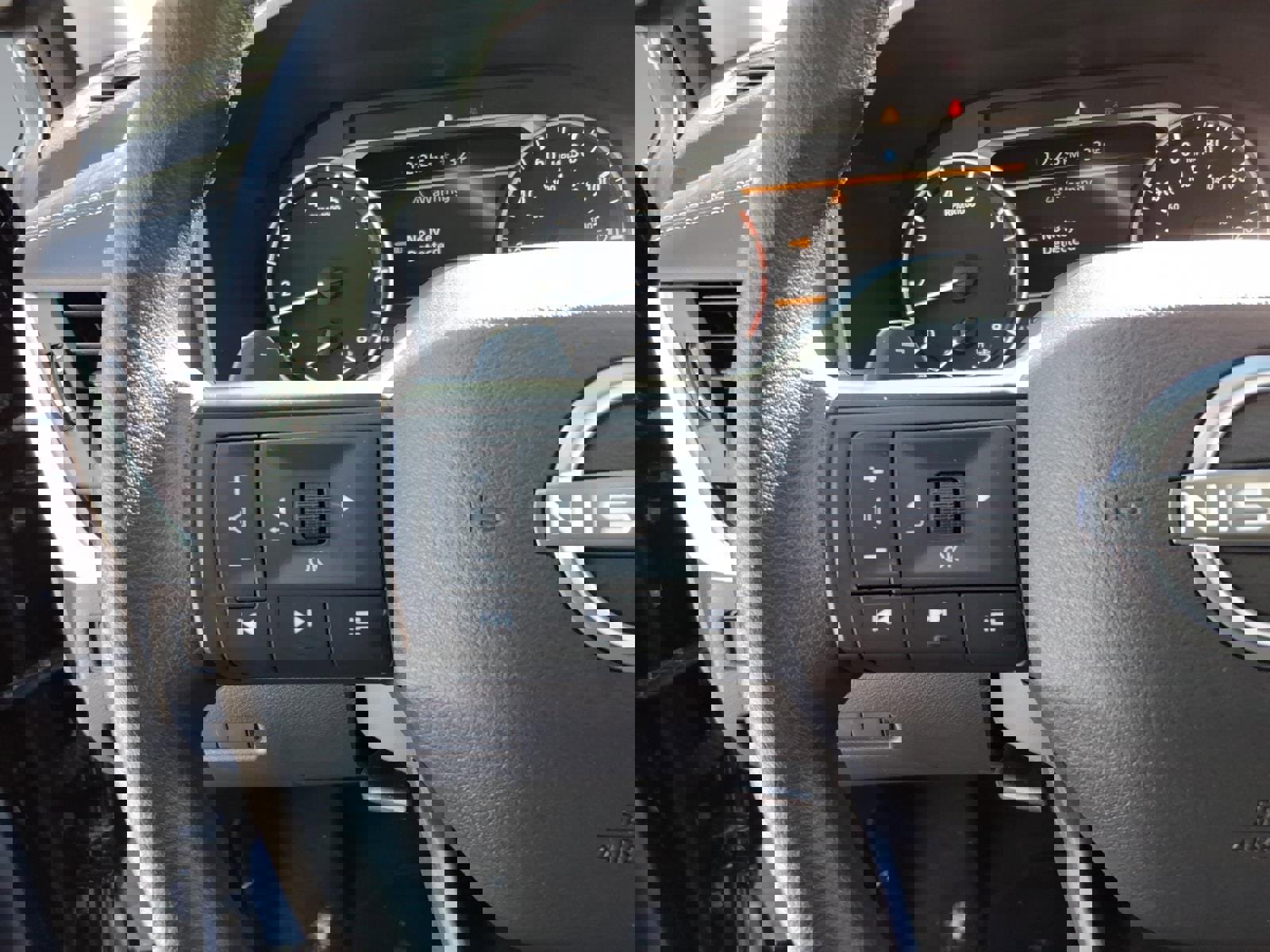 Used 2025 Nissan Rogue S image 10