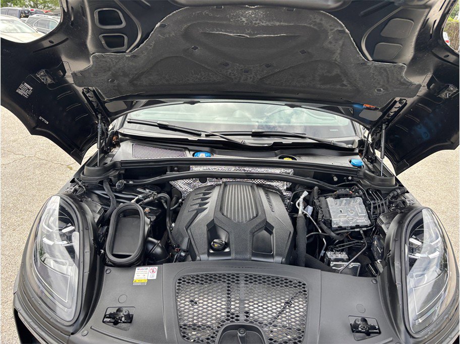 Used 2023 Porsche Macan Turbo image 51