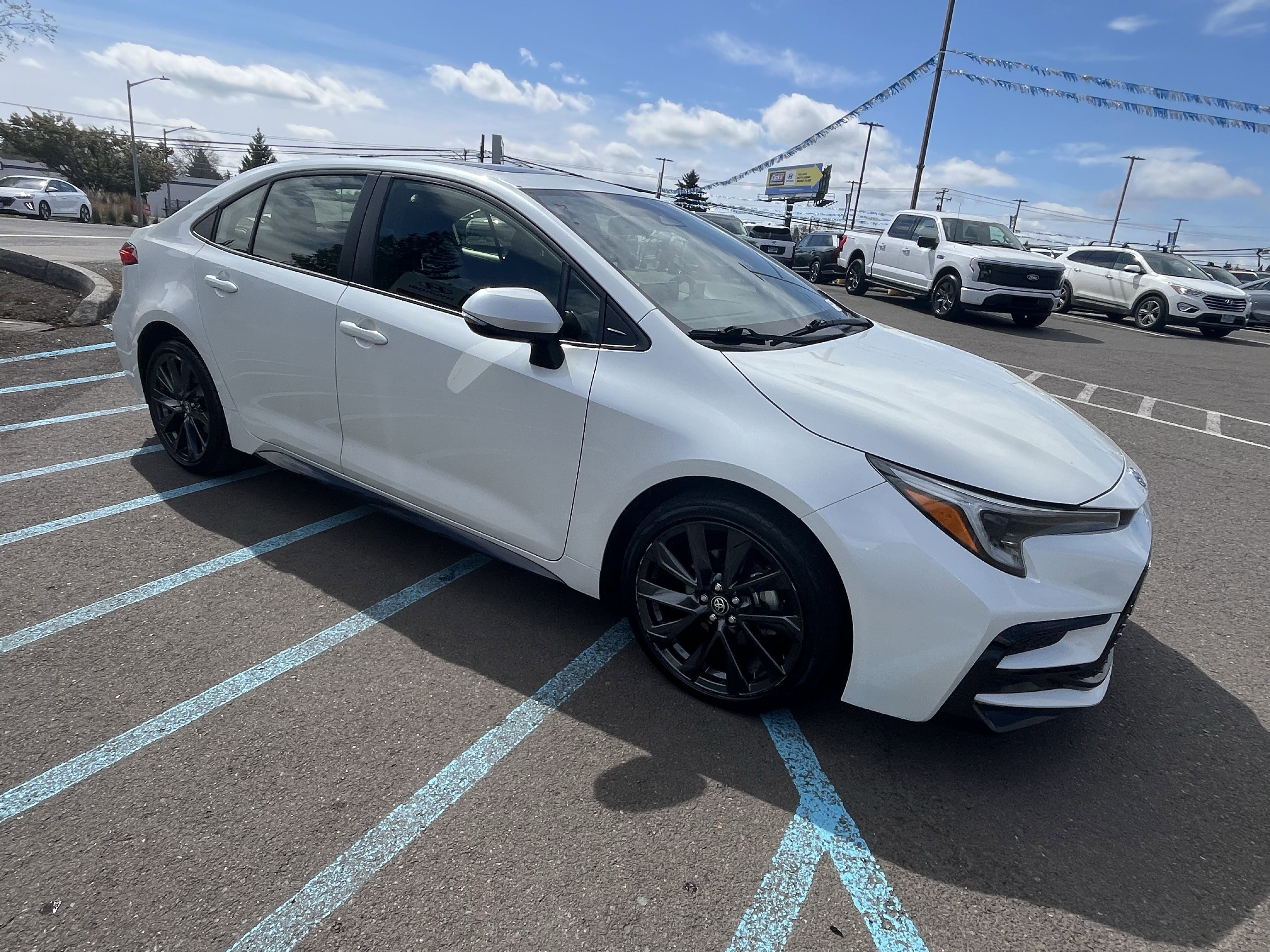 Used 2024 Toyota Corolla SE w/ SE Package FWD image 7