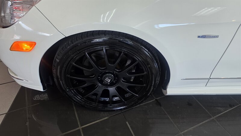 Used 2012 Mercedes-Benz E 350 4MATIC Sedan image 31