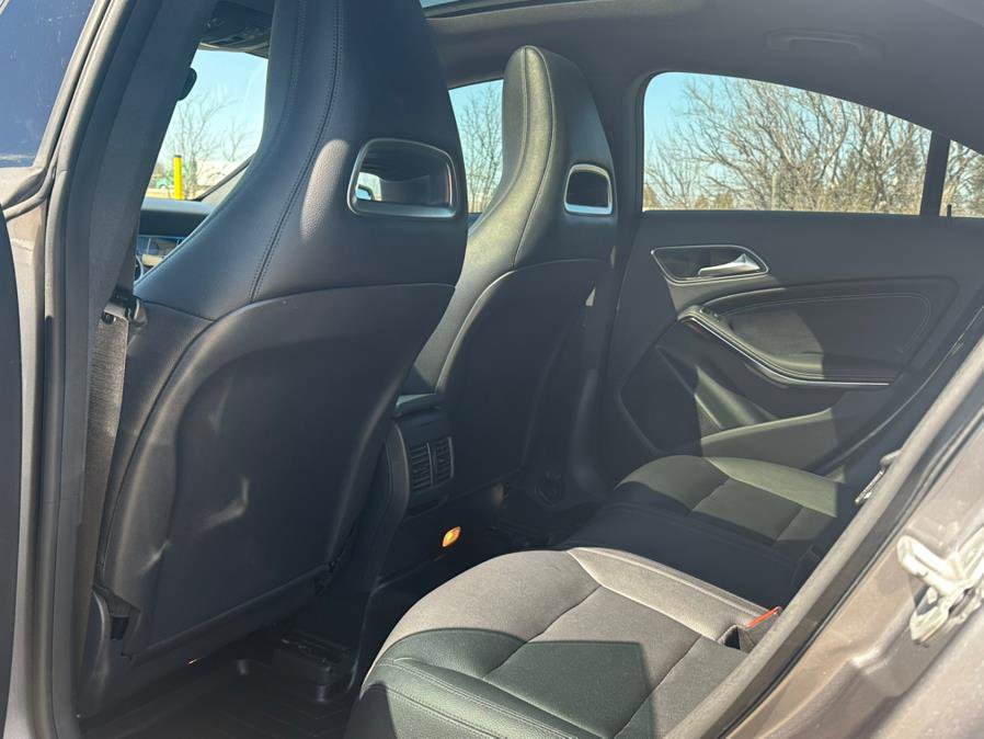 Used 2015 Mercedes-Benz CLA 250 4MATIC image 30