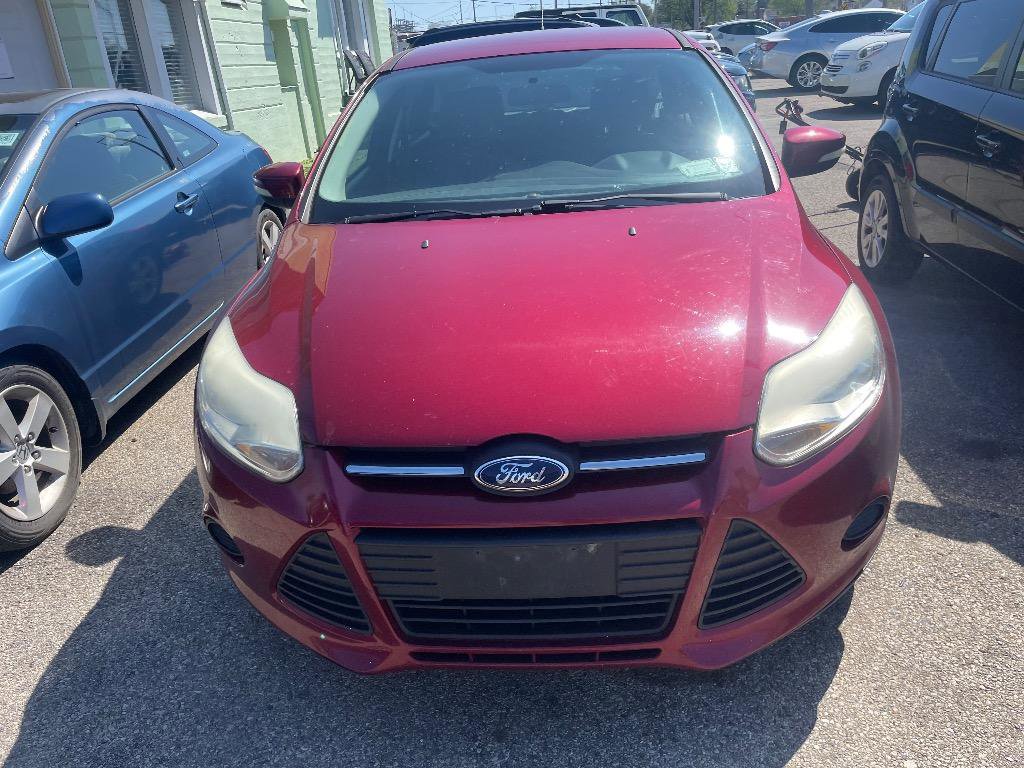 Used 2014 Ford Focus SE w/ SE Winter Package image 2