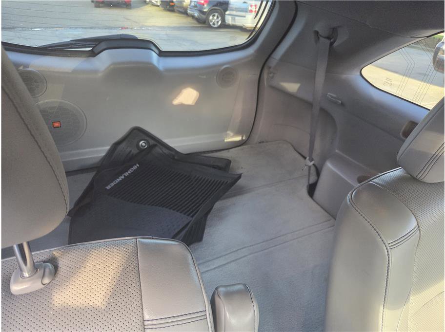 Used 2015 Toyota Highlander Limited w/ Driver Technology Package AWD/4WD image 30